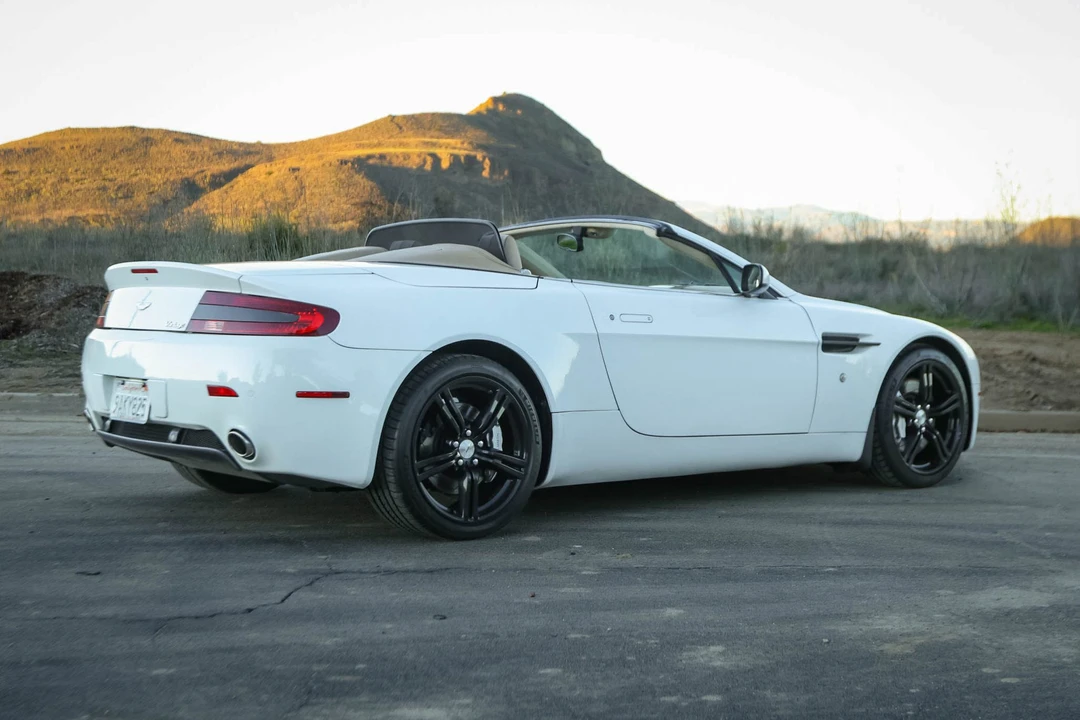 2009 Aston Martin V8 Vantage (2006-2017) - Image 9 of 31