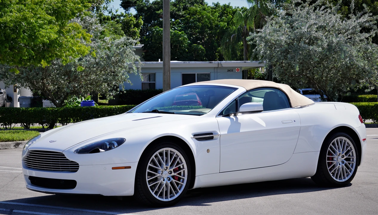 2009 Aston Martin Vantage - Image 13 of 31