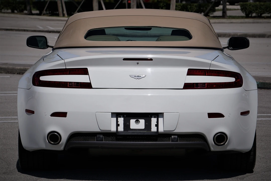2009 Aston Martin Vantage - Image 14 of 31