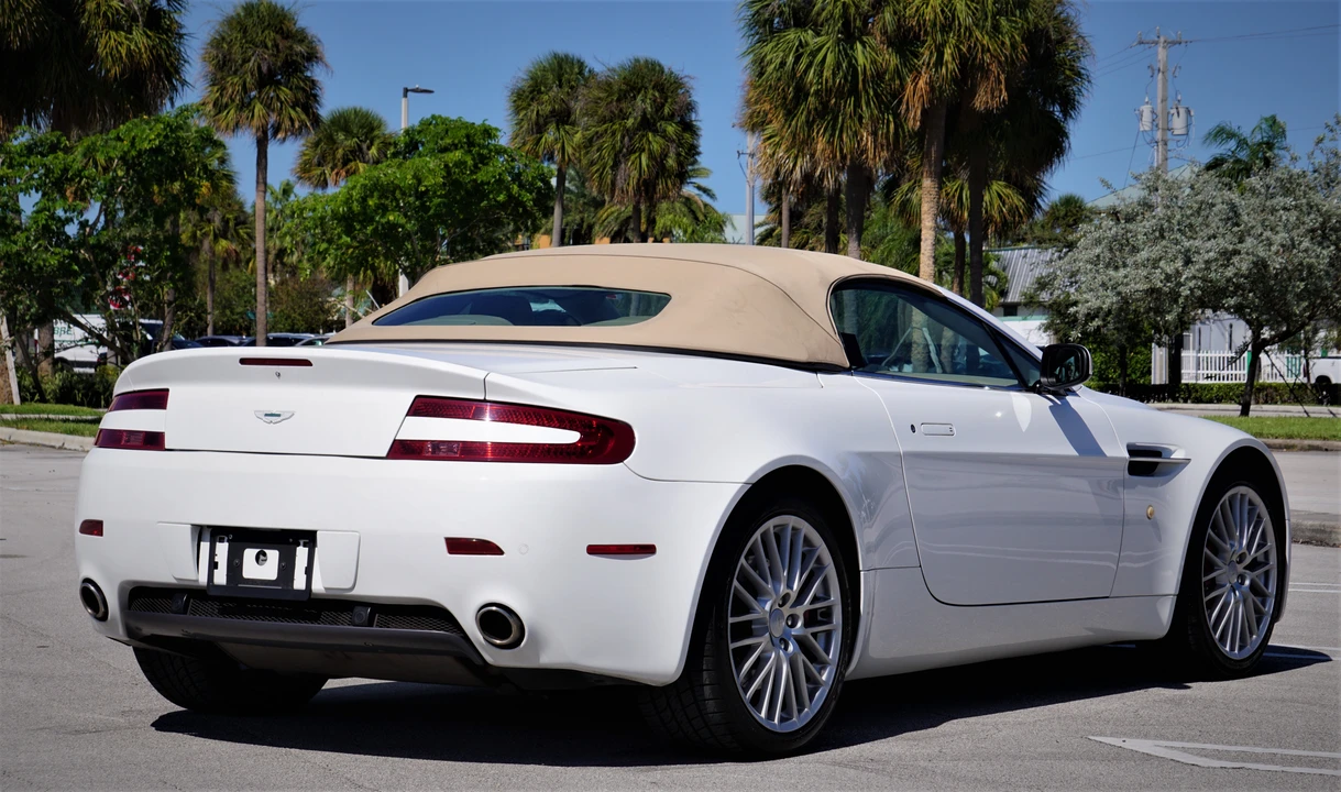 2009 Aston Martin Vantage - Image 15 of 31