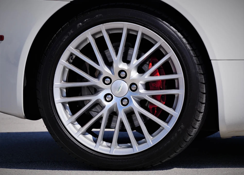 2009 Aston Martin Vantage - Image 19 of 31