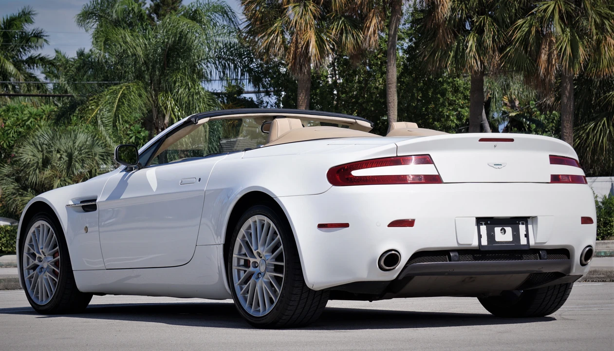 2009 Aston Martin Vantage - Image 2 of 31