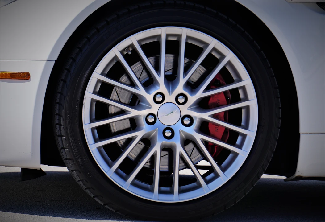 2009 Aston Martin Vantage - Image 22 of 31