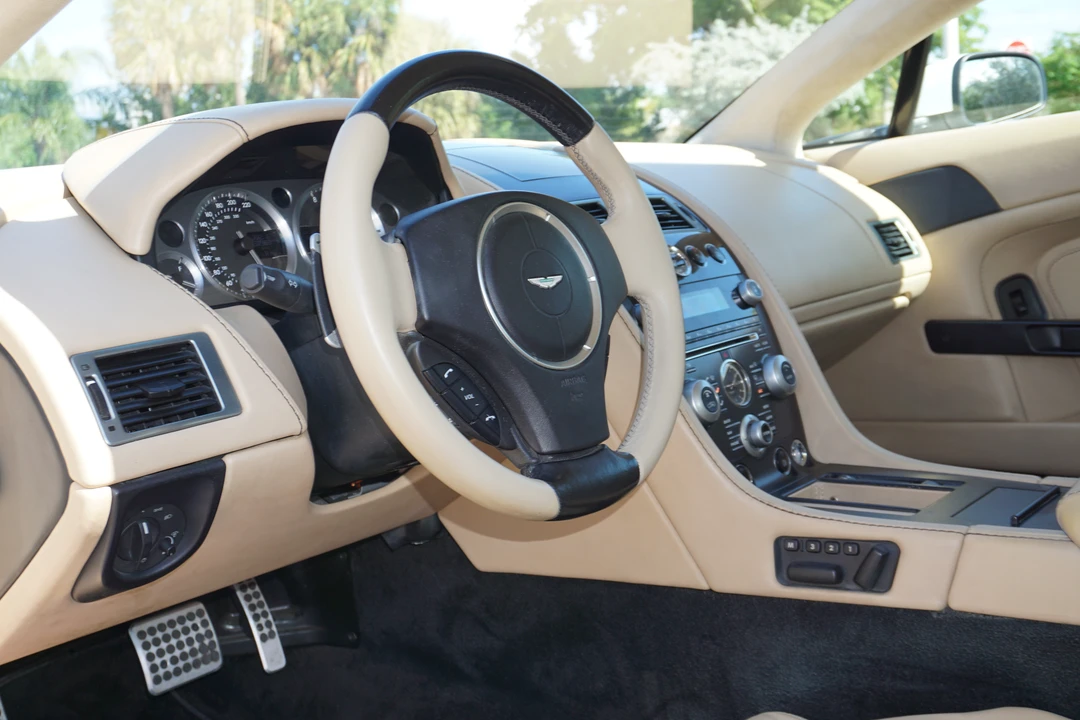 2009 Aston Martin Vantage - Image 25 of 31