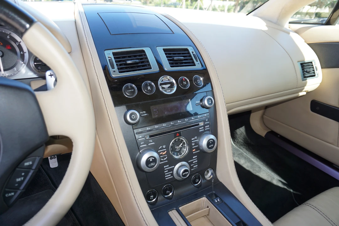 2009 Aston Martin Vantage - Image 28 of 31