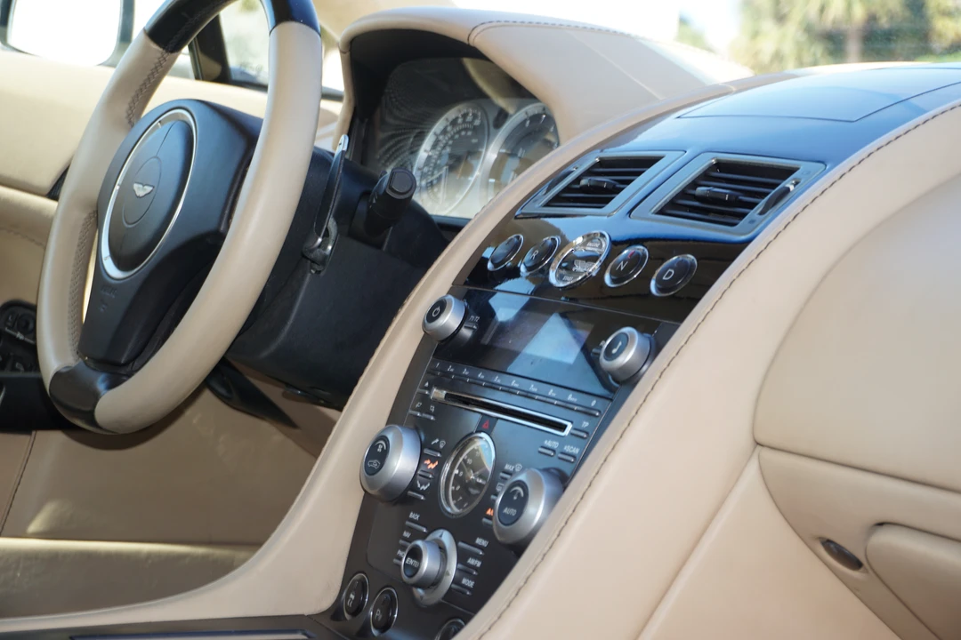 2009 Aston Martin Vantage - Image 29 of 31