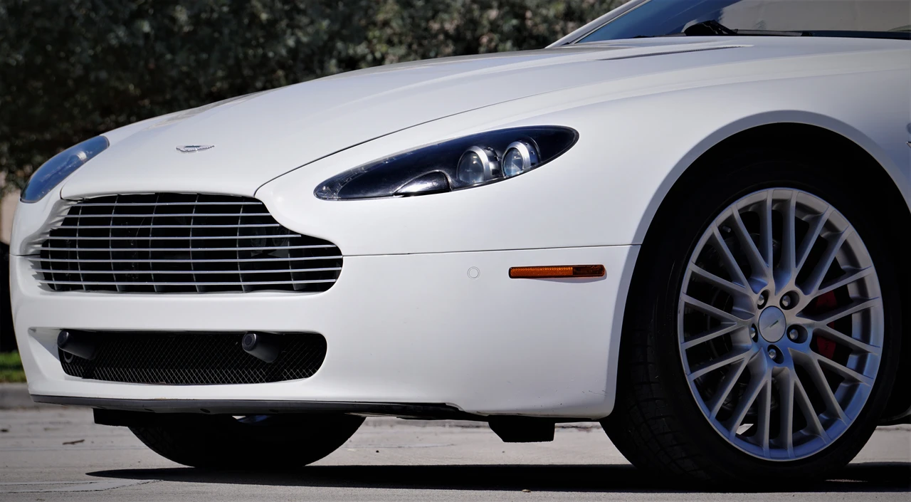 2009 Aston Martin Vantage - Image 5 of 31
