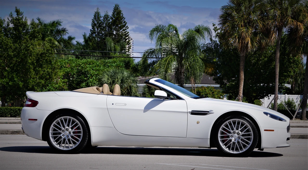 2009 Aston Martin Vantage - Image 9 of 31