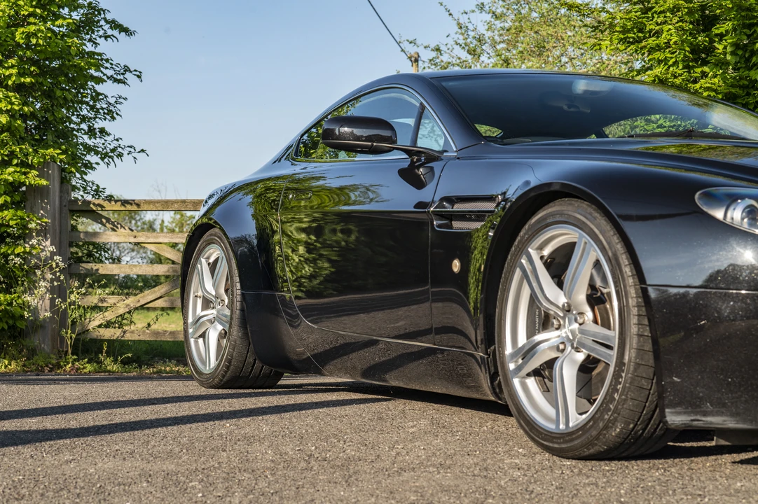 2009 Aston Martin V8 Vantage (2006-2017) - Image 30 of 31