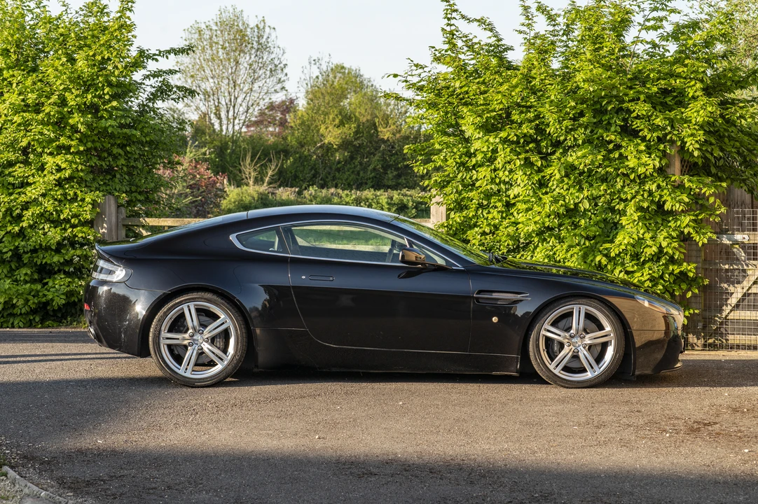 2009 Aston Martin V8 Vantage (2006-2017) - Image 17 of 31