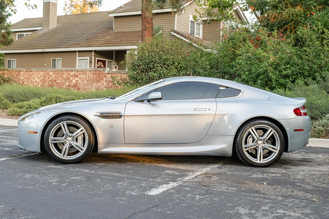 2009 Aston Martin V8 Vantage (2006-2017) - Image 9 of 31