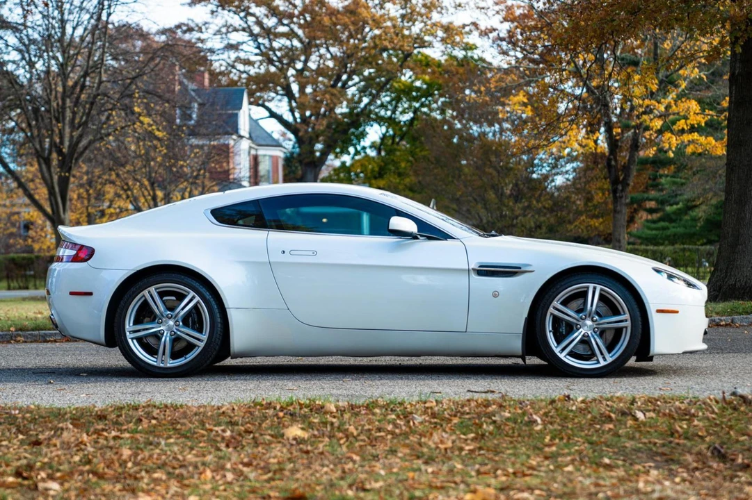 2009 Aston Martin V8 Vantage (2006-2017) - Image 3 of 31