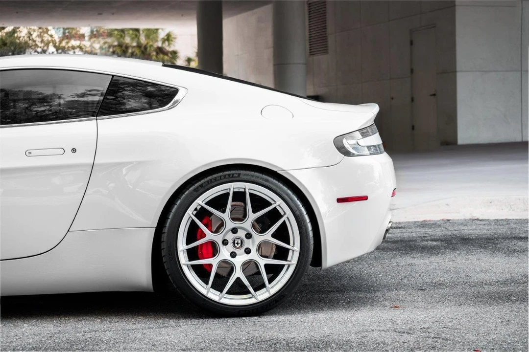 2009 Aston Martin V8 Vantage (2006-2017) - Image 2 of 9
