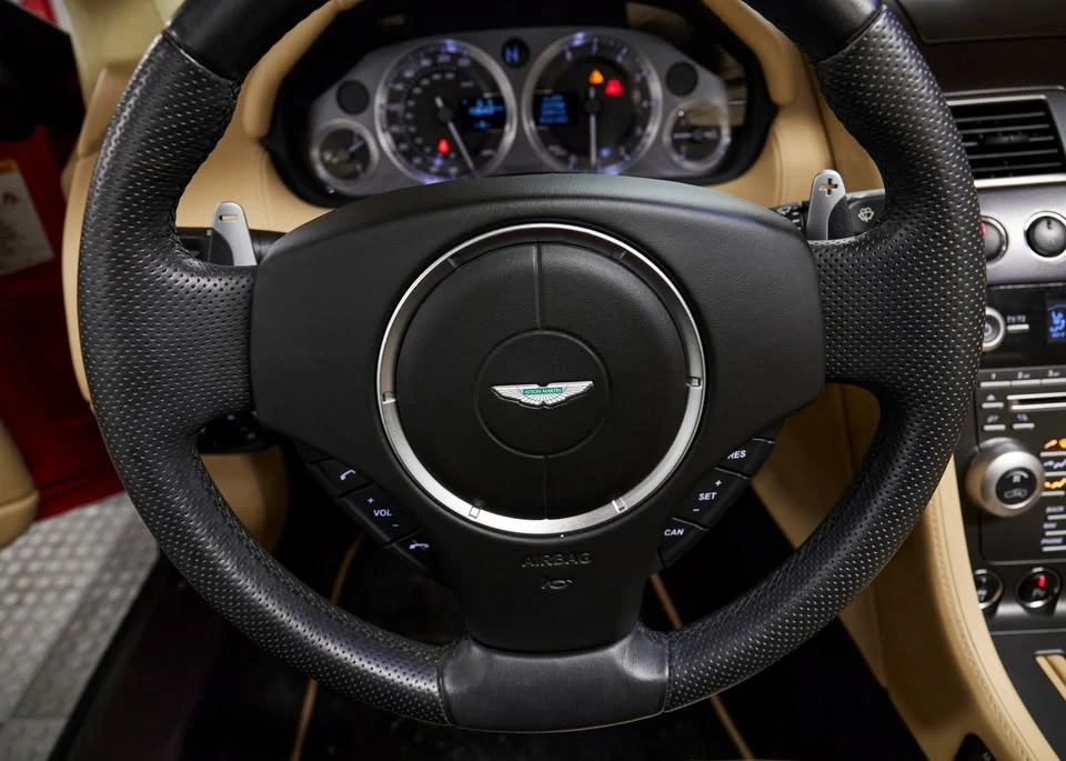2009 Aston Martin Vantage - Image 14 of 16