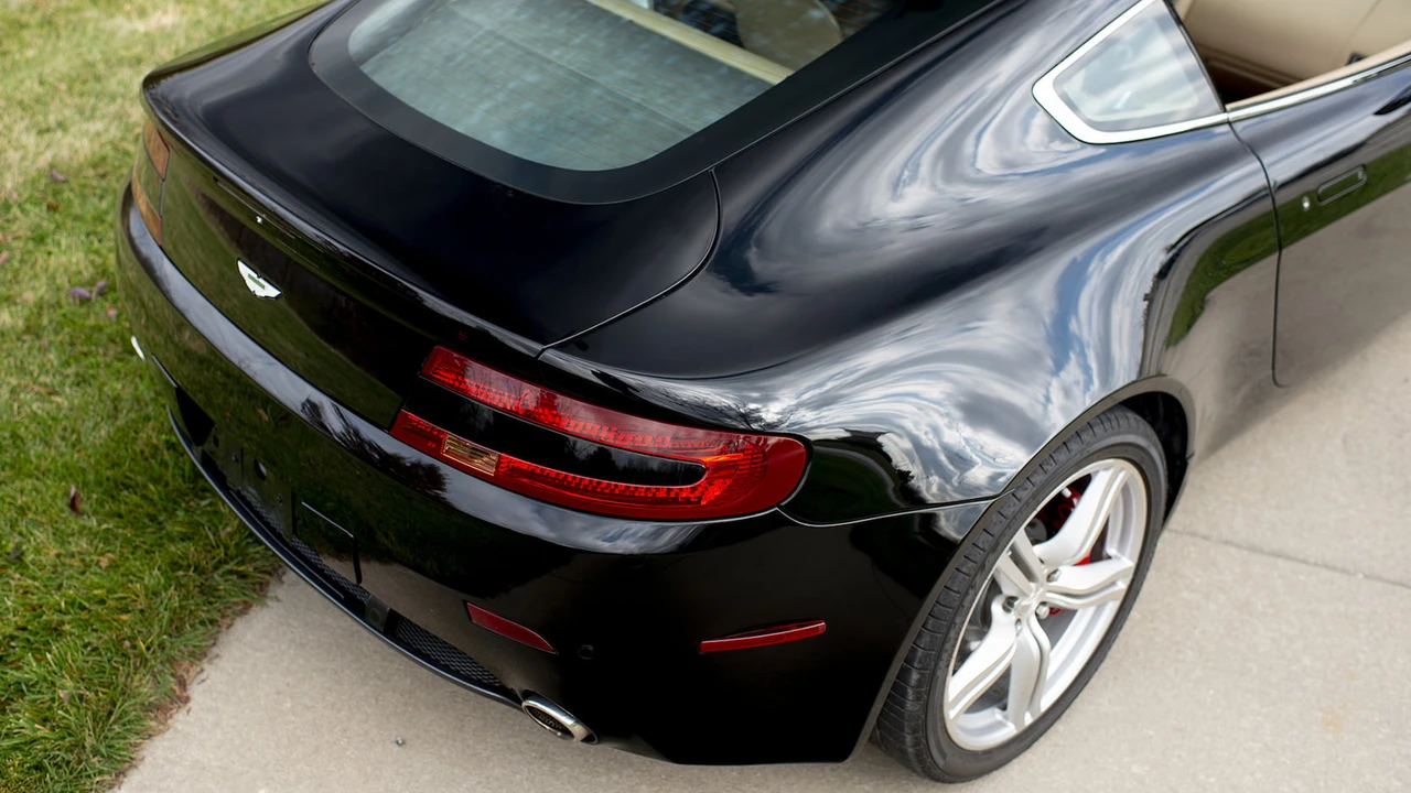 2009 Aston Martin V8 Vantage (2006-2017) - Image 10 of 24