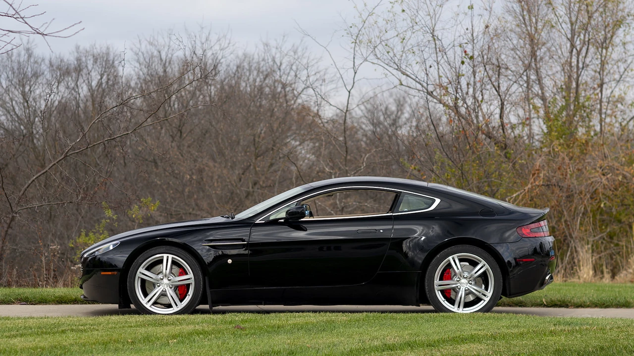 2009 Aston Martin V8 Vantage (2006-2017) - Image 2 of 24