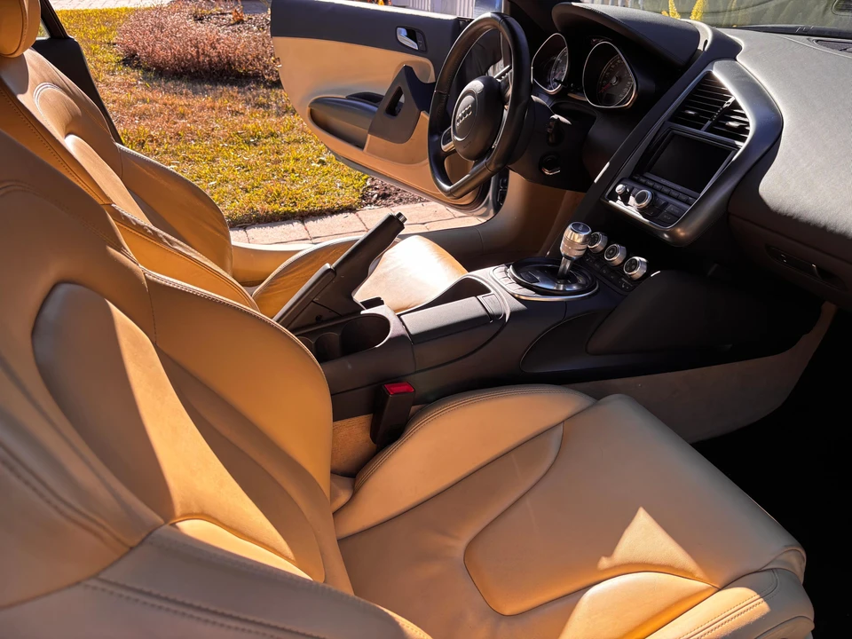 2009 Audi 42 R8 - Image 28 of 31