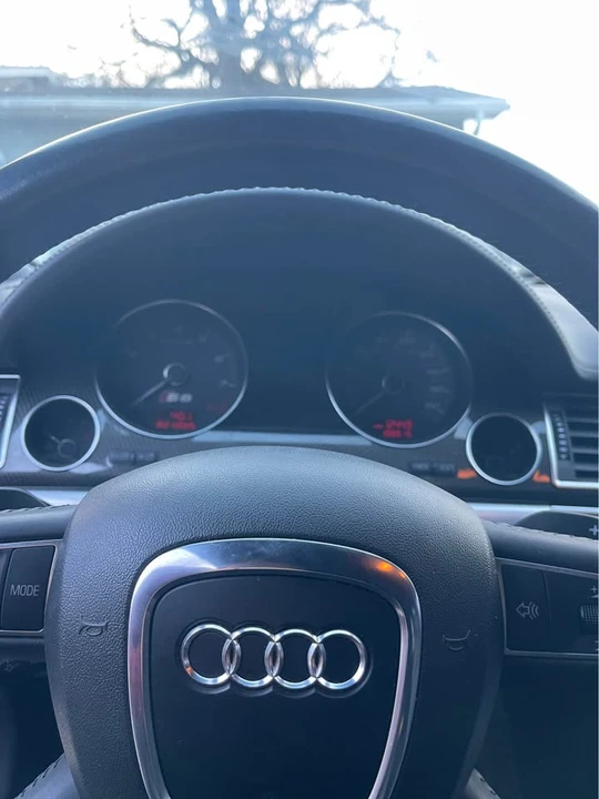 2009 Audi S8 - Image 8 of 11