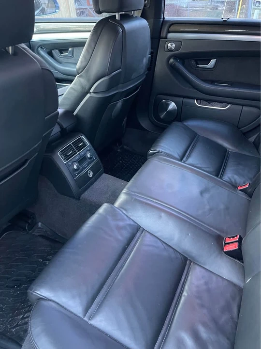 2009 Audi S8 - Image 10 of 11
