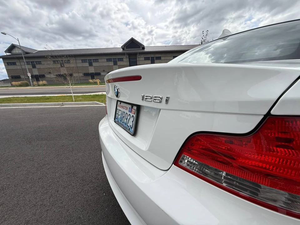 2009 BMW E81/E82/E88 1 Series - Image 17 of 17
