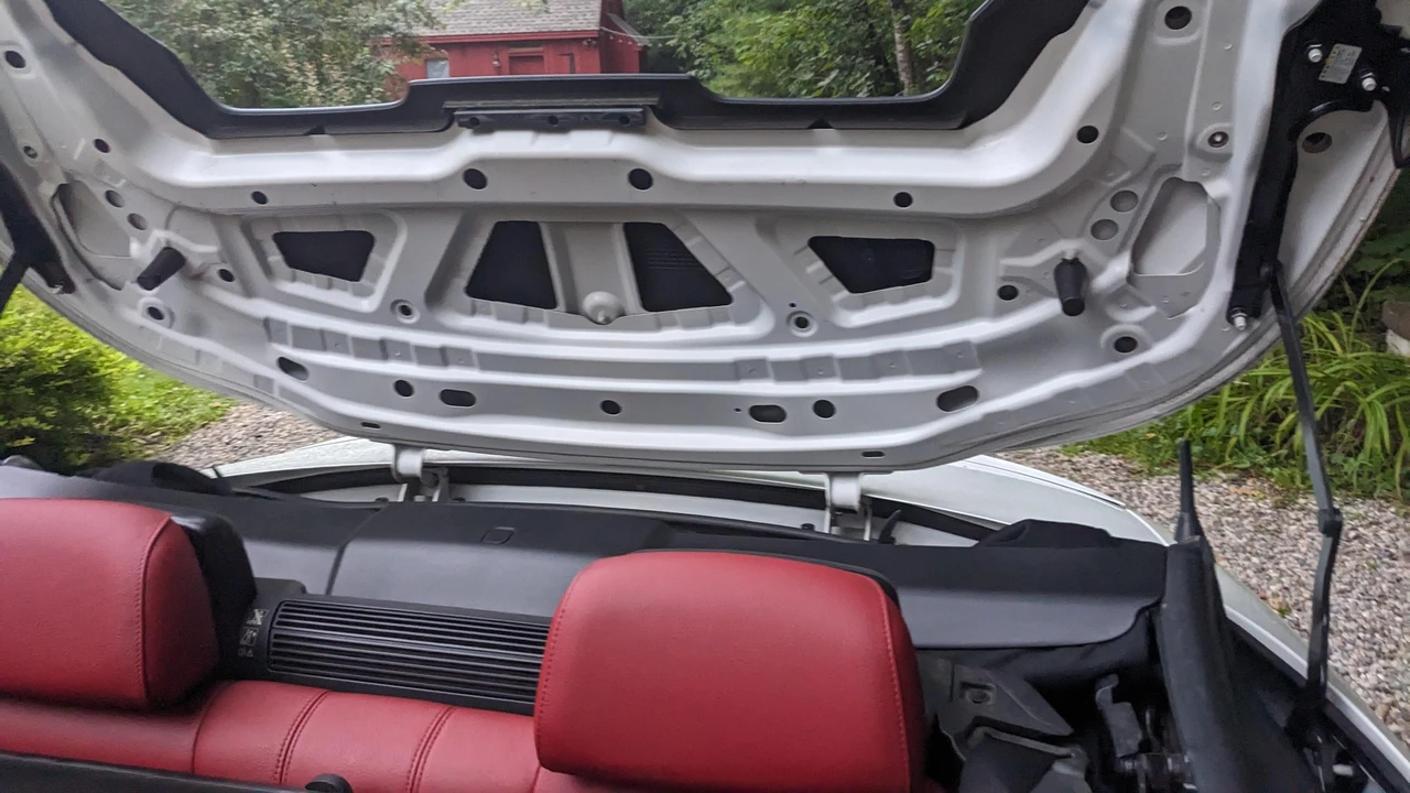 2009 BMW E82 135i & 135is - Image 25 of 31