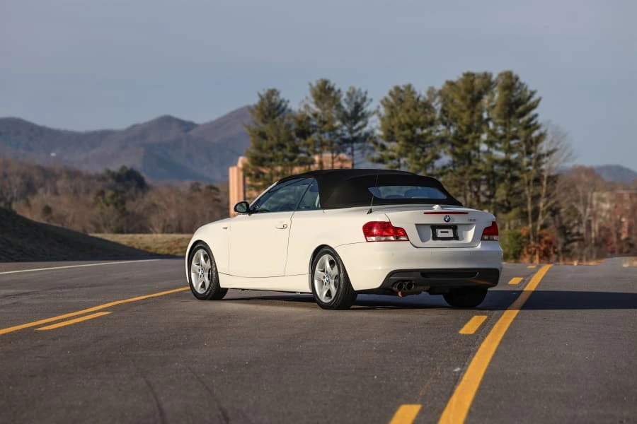 2009 BMW E82 135i & 135is - Image 9 of 31