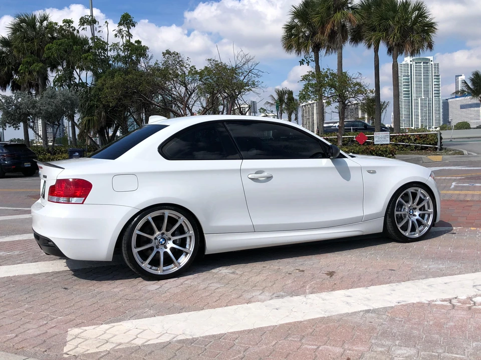 2009 BMW E82 135i & 135is - Image 14 of 31