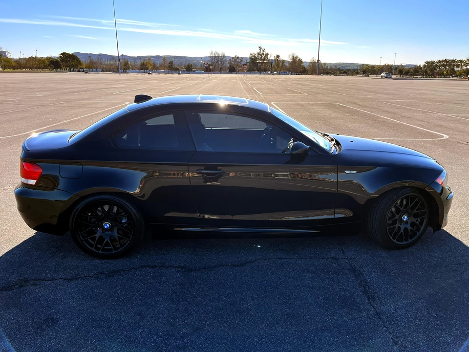2009 BMW E82 135i & 135is - Image 26 of 31