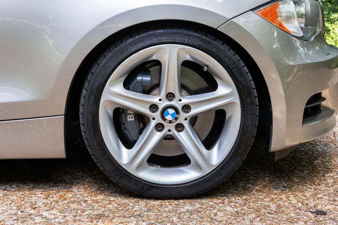 2009 BMW E82 135i & 135is - Image 14 of 31