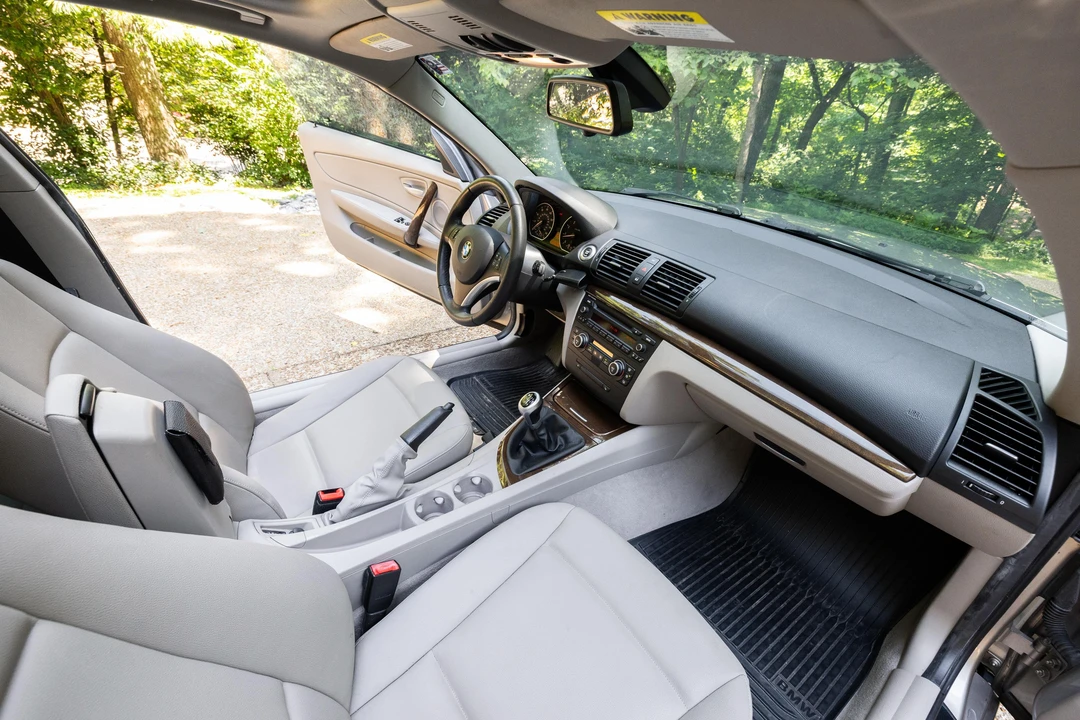 2009 BMW E82 135i & 135is - Image 27 of 31