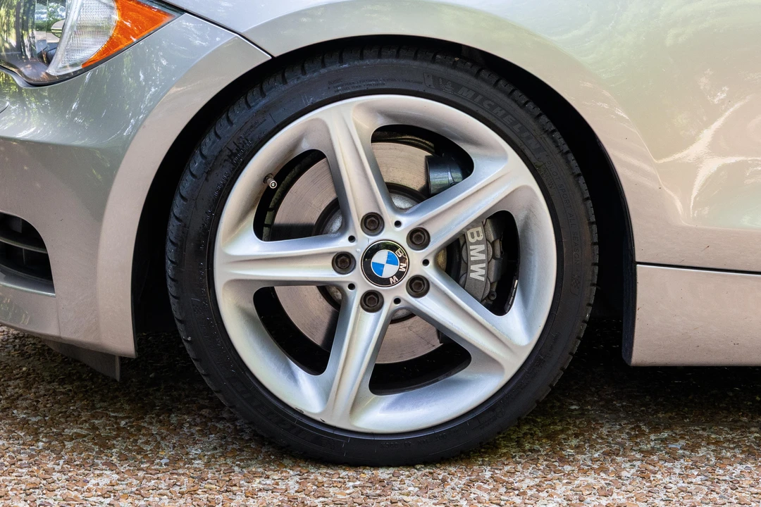 2009 BMW E82 135i & 135is - Image 11 of 31