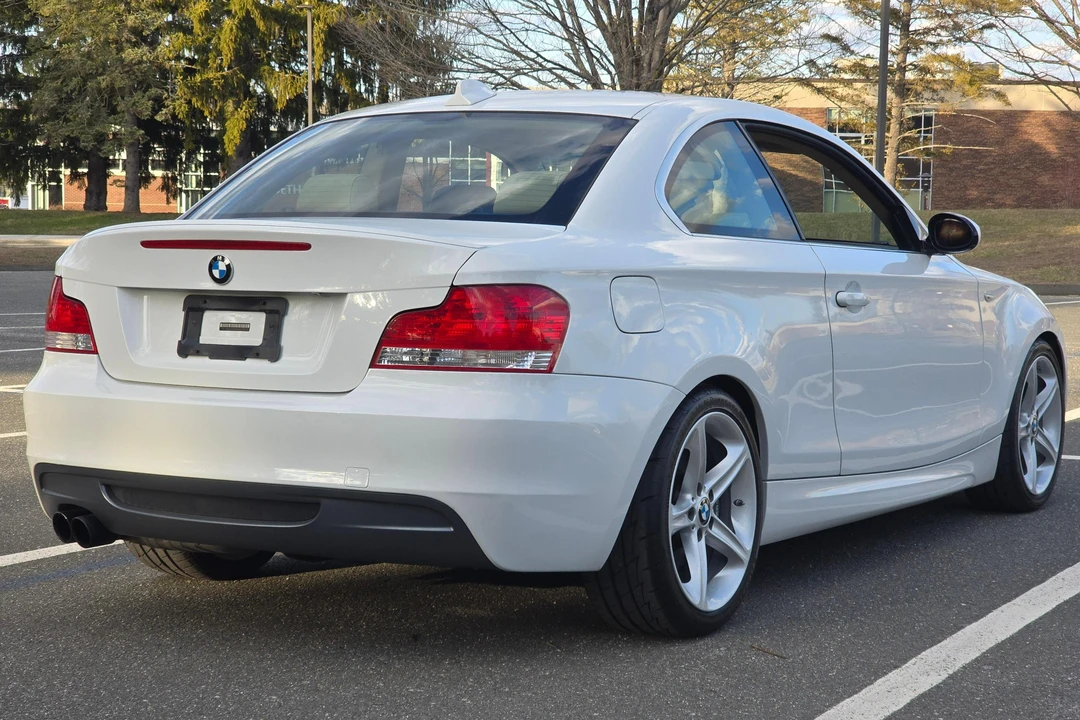 2009 BMW E82 135i & 135is - Image 4 of 31