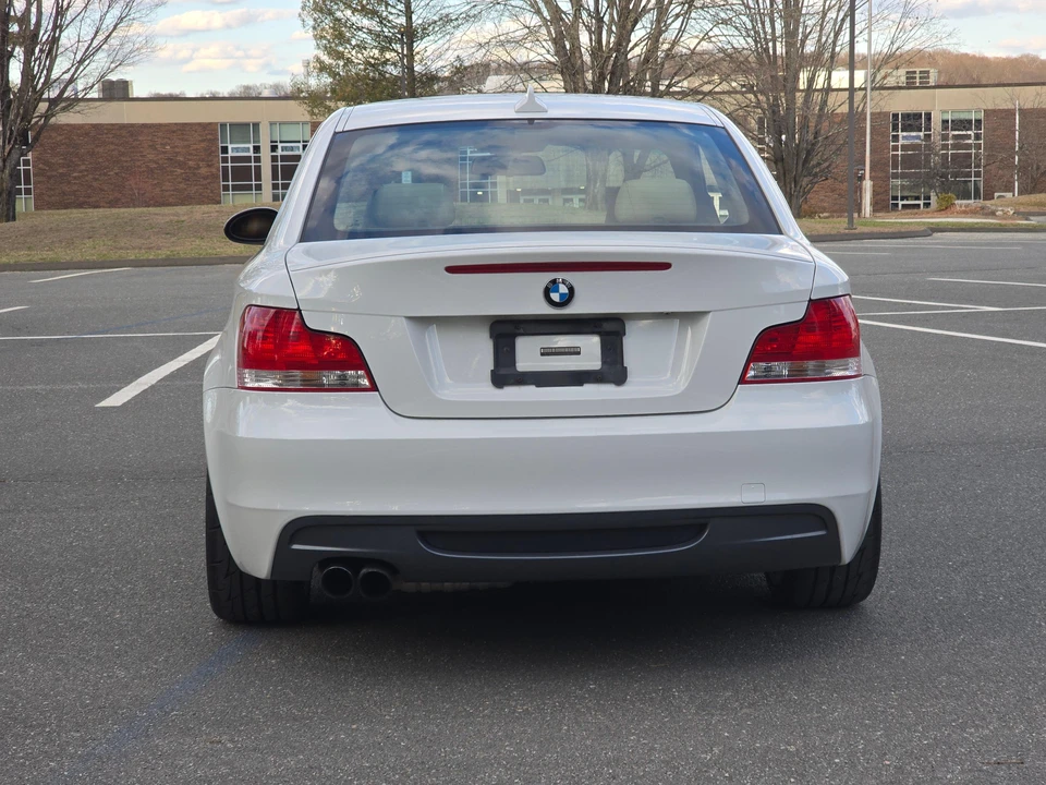 2009 BMW E82 135i & 135is - Image 28 of 31