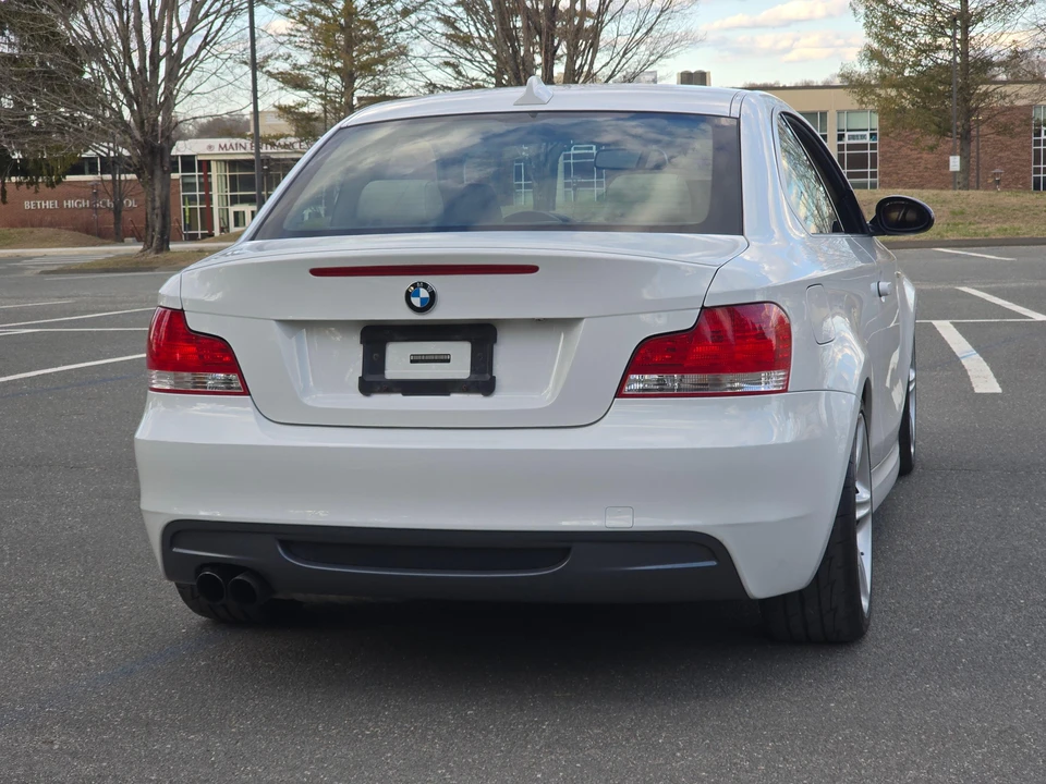 2009 BMW E82 135i & 135is - Image 30 of 31