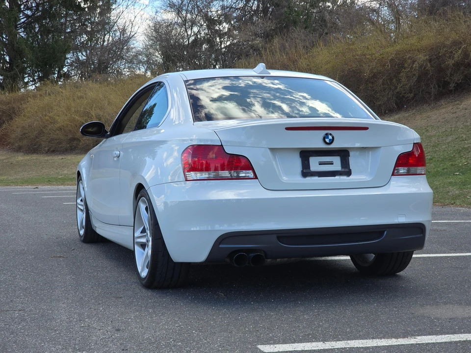 2009 BMW E82 135i & 135is - Image 26 of 31