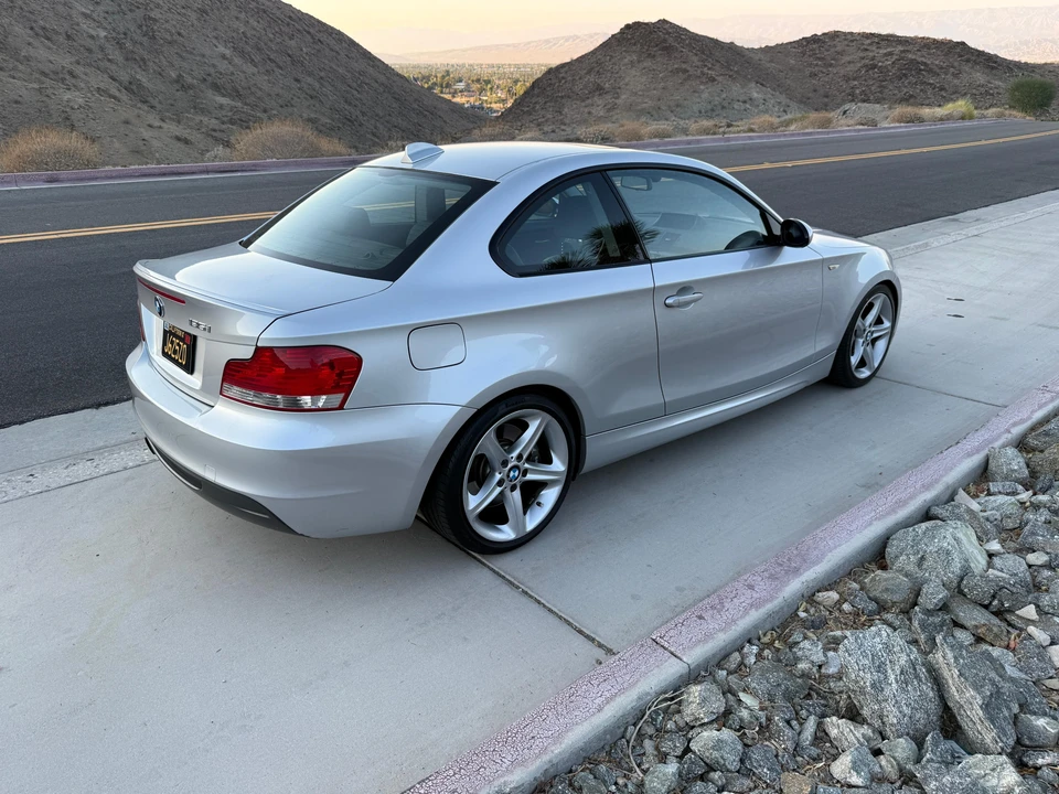 2009 BMW E82 135i & 135is - Image 24 of 31