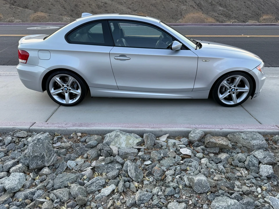2009 BMW E82 135i & 135is - Image 27 of 31
