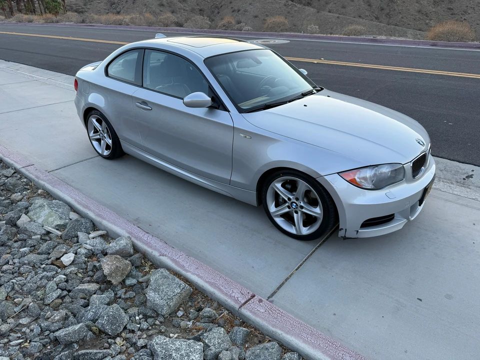 2009 BMW E82 135i & 135is - Image 30 of 31