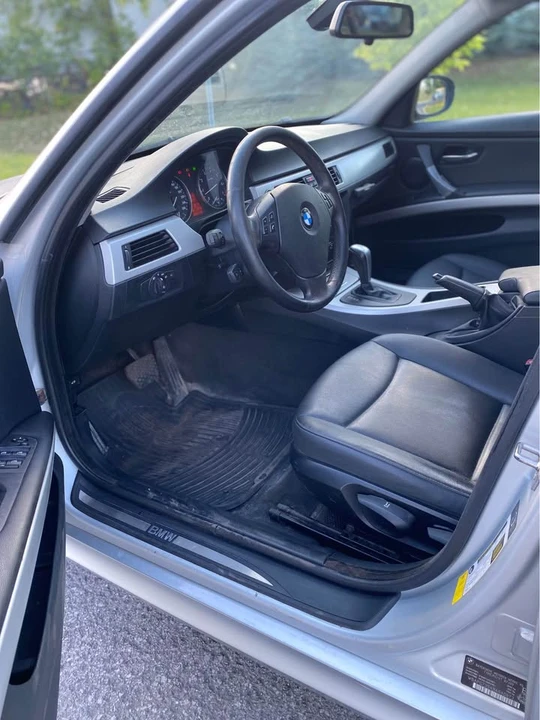 2009 BMW E90 3 Series Sedan - Image 11 of 14