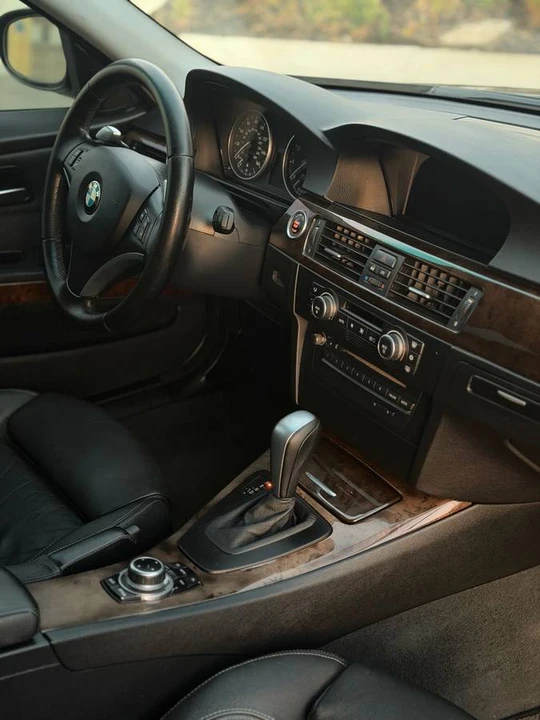 2009 BMW E90 3 Series Sedan - Image 17 of 22