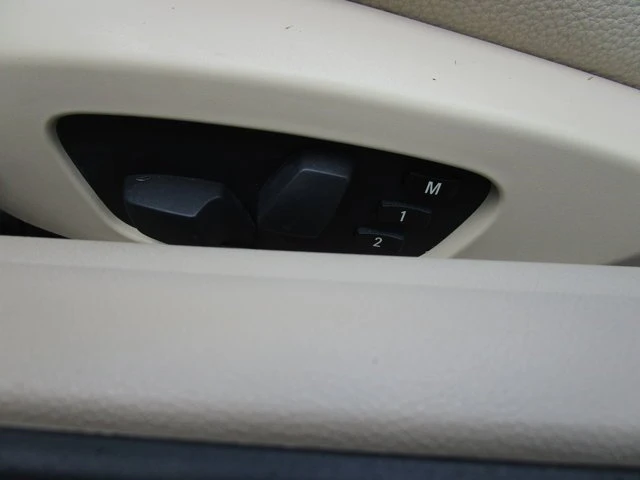 2009 BMW E90 3 Series Sedan - Image 13 of 19