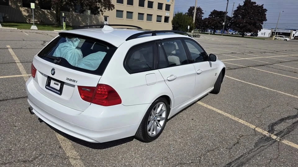 2009 BMW E90 3 Series Sedan - Image 4 of 17
