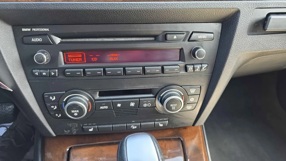 2009 BMW E90 3 Series Sedan - Image 16 of 17