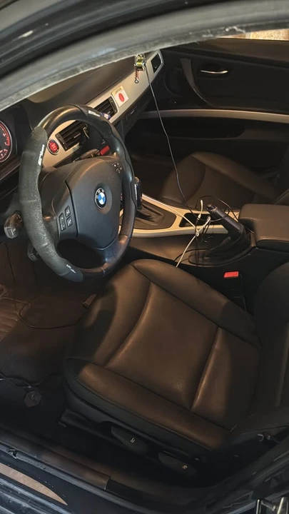 2009 BMW E90 3 Series Sedan - Image 5 of 5