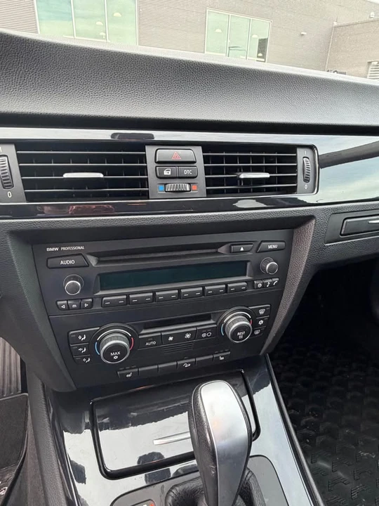 2009 BMW E90 3 Series Sedan - Image 5 of 11