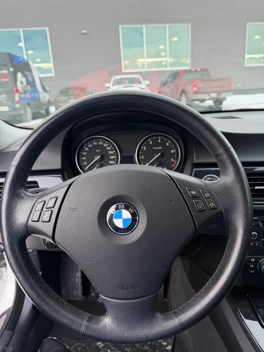 2009 BMW E90 3 Series Sedan - Image 4 of 11
