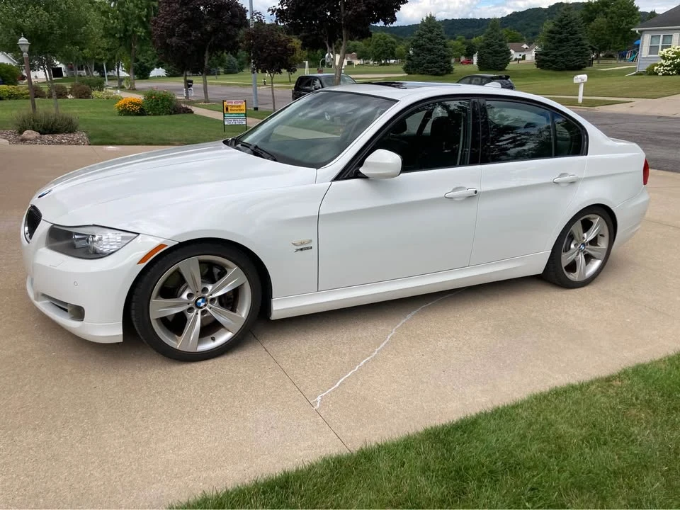 2009 BMW E90 3 Series Sedan - Image 3 of 9