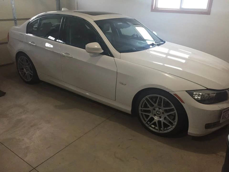 2009 BMW E90 3 Series Sedan - Image 2 of 9