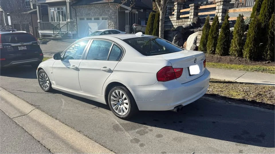 2009 BMW E90 3 Series Sedan - Image 3 of 15
