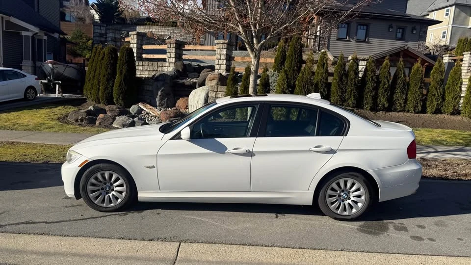 2009 BMW E90 3 Series Sedan - Image 2 of 15
